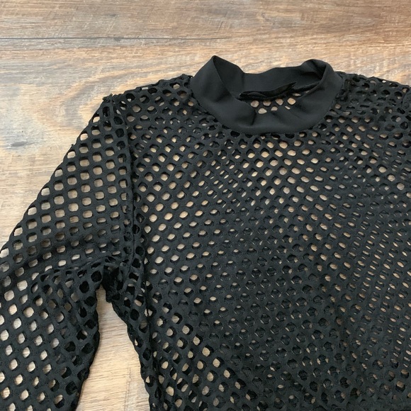 LUX LA | Black Net Long Sleeve Crop-Top - Picture 2 of 6